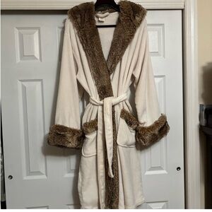 Pottery Barn robe🚚take advantage Holiday LOW price will go back on 01/01/2026